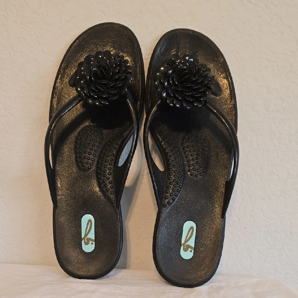 OKA b. Black Women's Sandals with Floral Accent. Size ML - Picture 5 of 16
